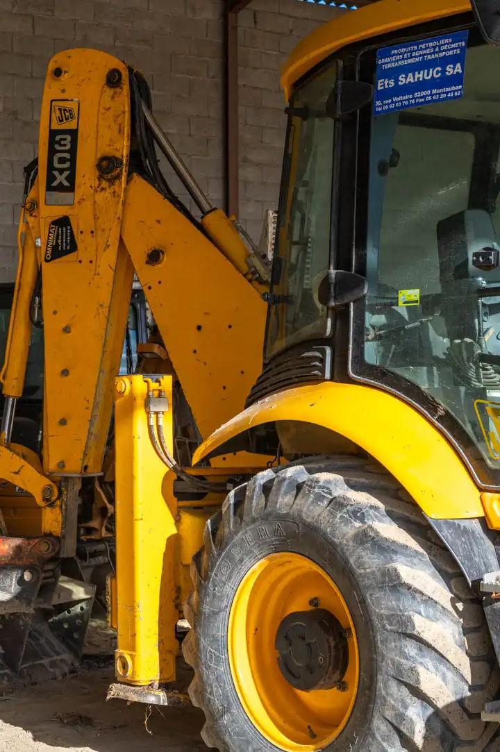 tractopelle pour travaux de terrassement