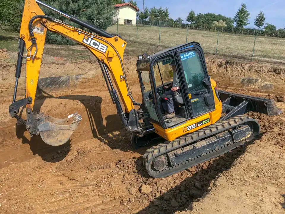 mini-pelle preparation terrain